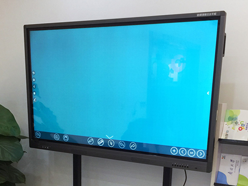 智能會議平板與傳統(tǒng)投影儀的區(qū)別